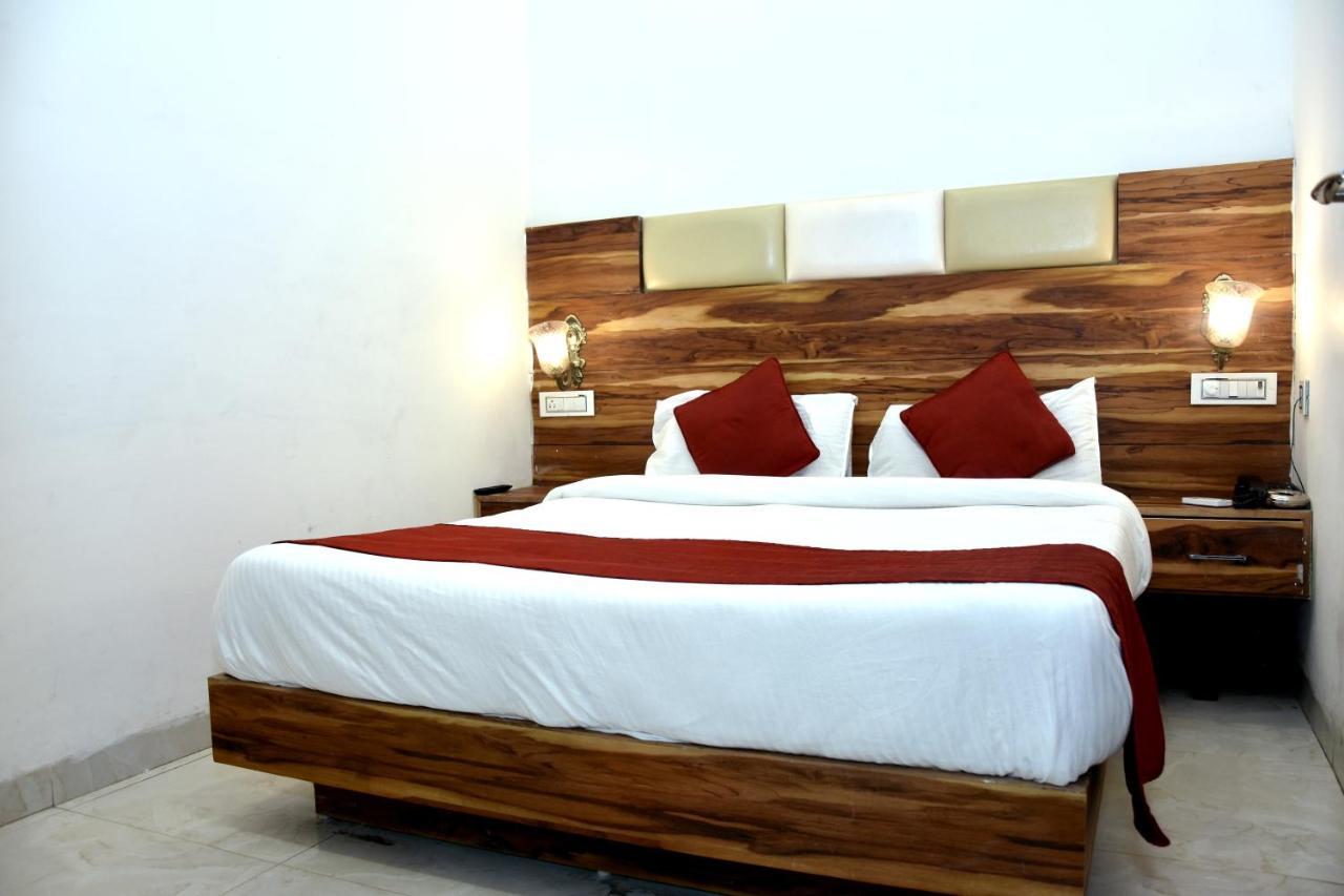 Hotel D Plaza Zirakpur Dış mekan fotoğraf