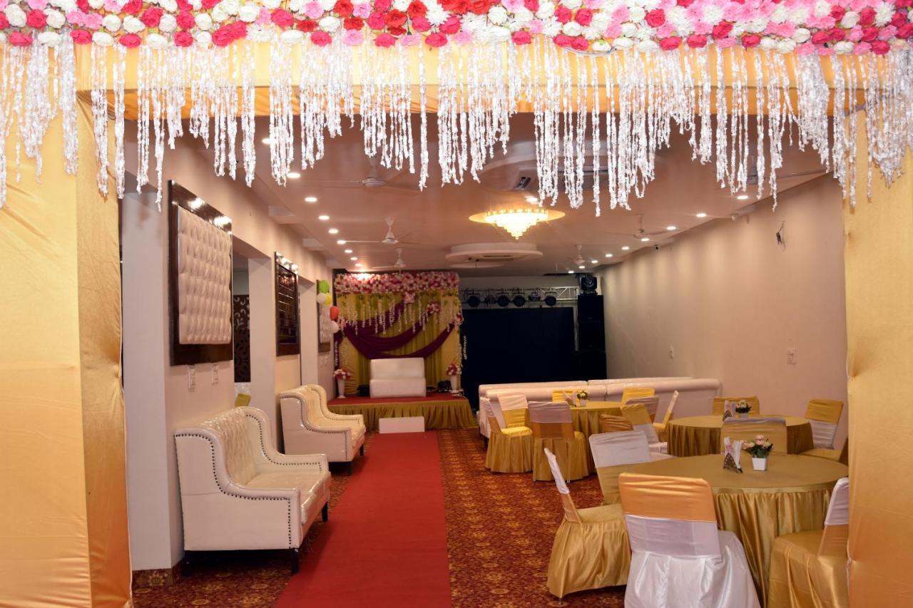 Hotel D Plaza Zirakpur Dış mekan fotoğraf