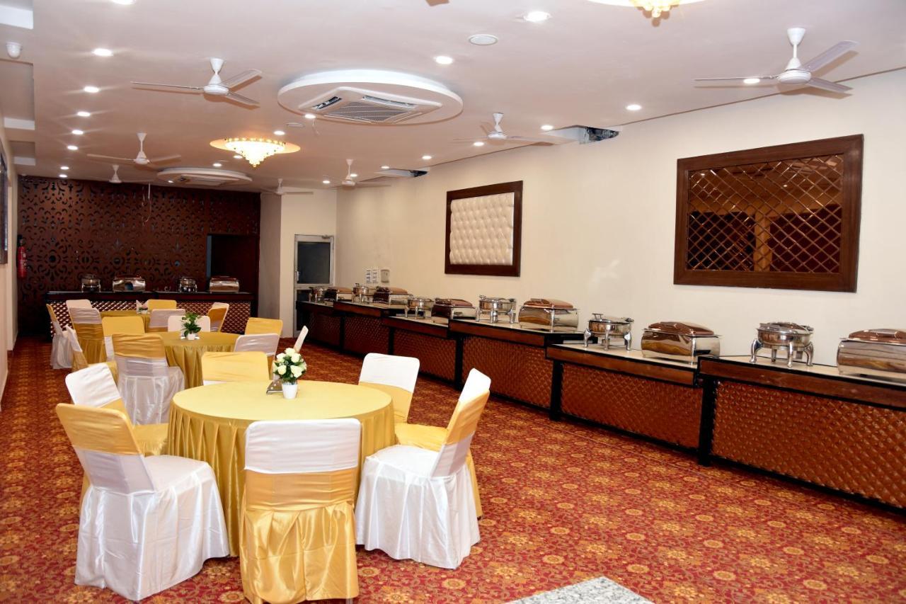 Hotel D Plaza Zirakpur Dış mekan fotoğraf