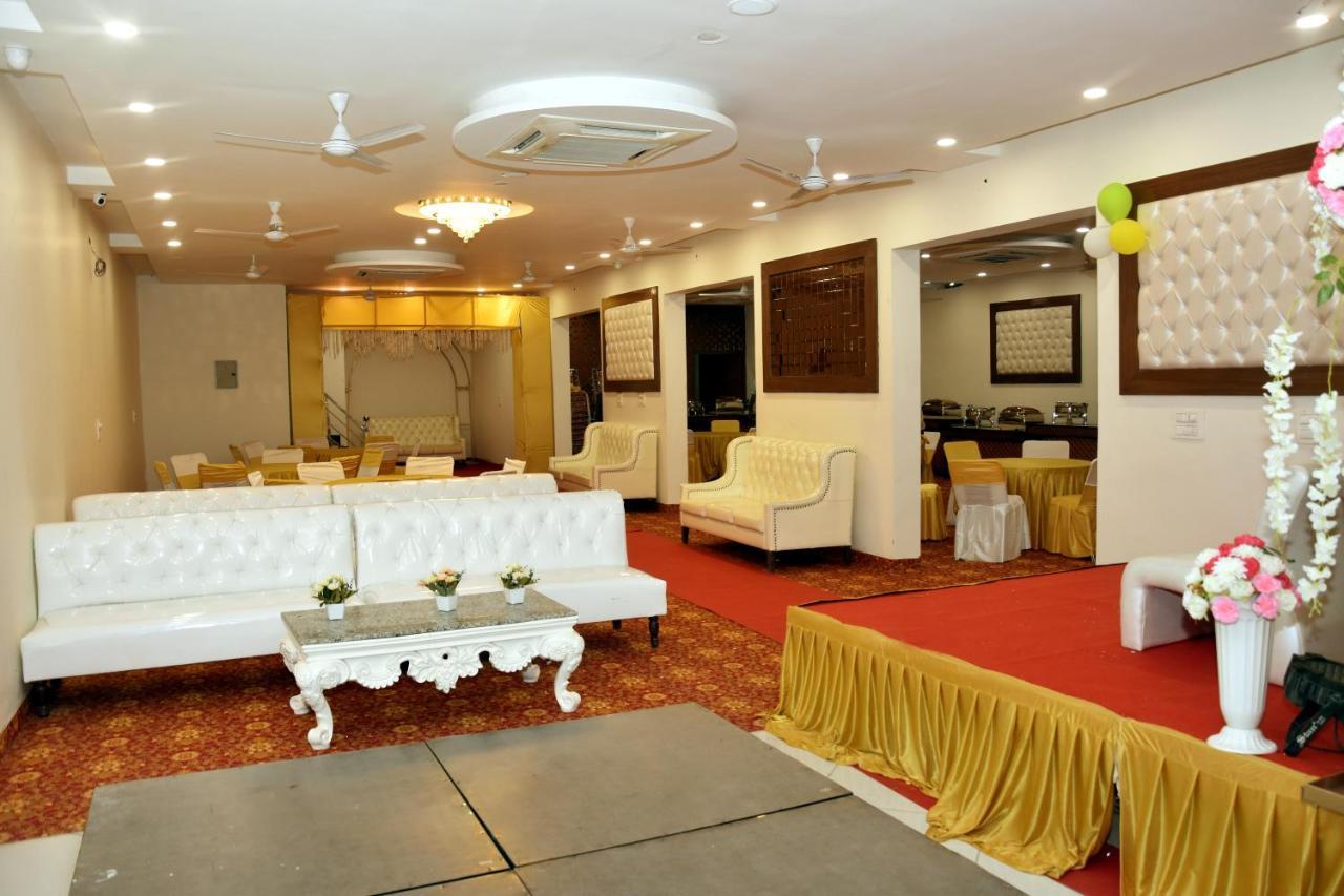Hotel D Plaza Zirakpur Dış mekan fotoğraf