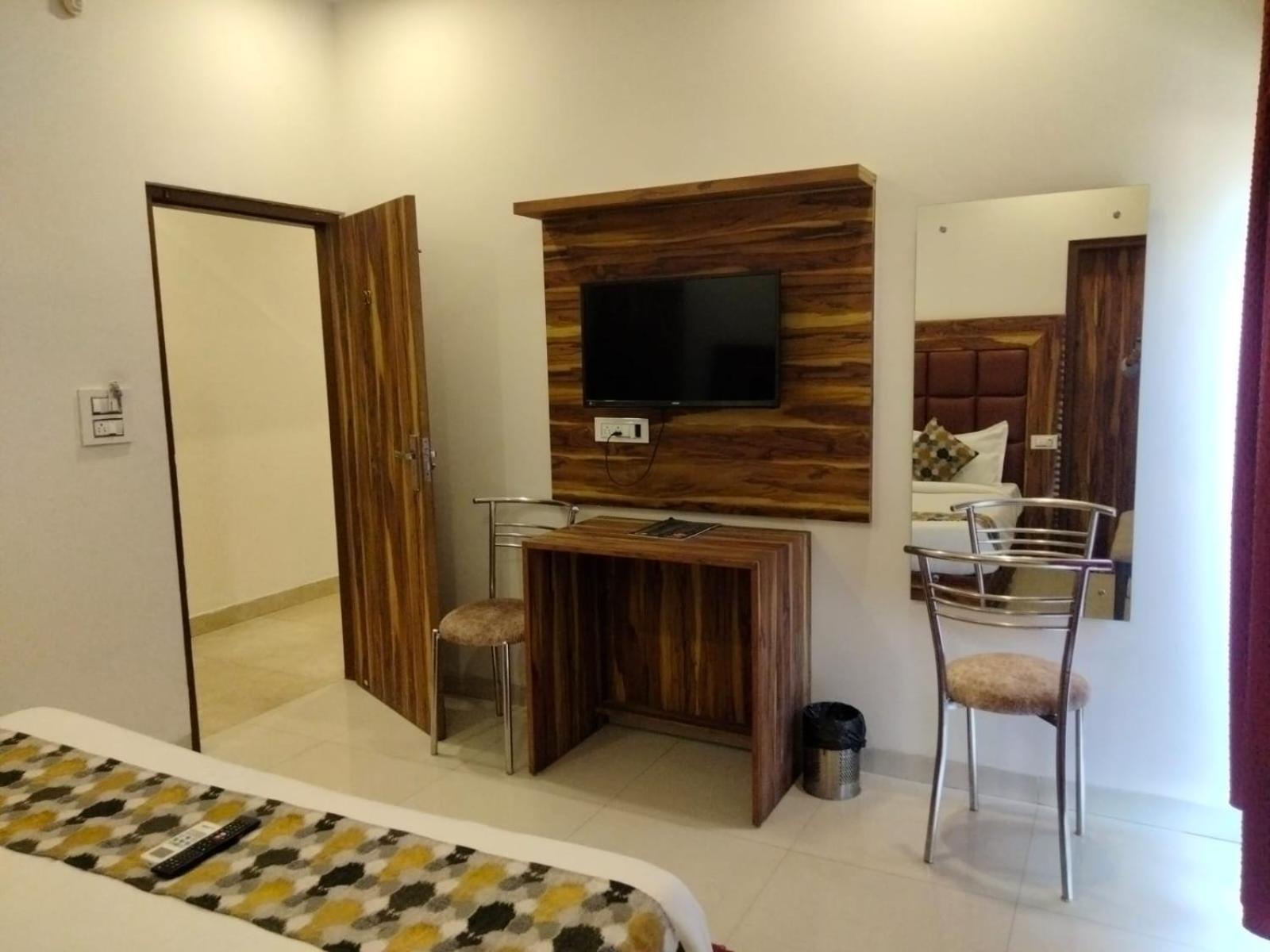 Hotel D Plaza Zirakpur Dış mekan fotoğraf