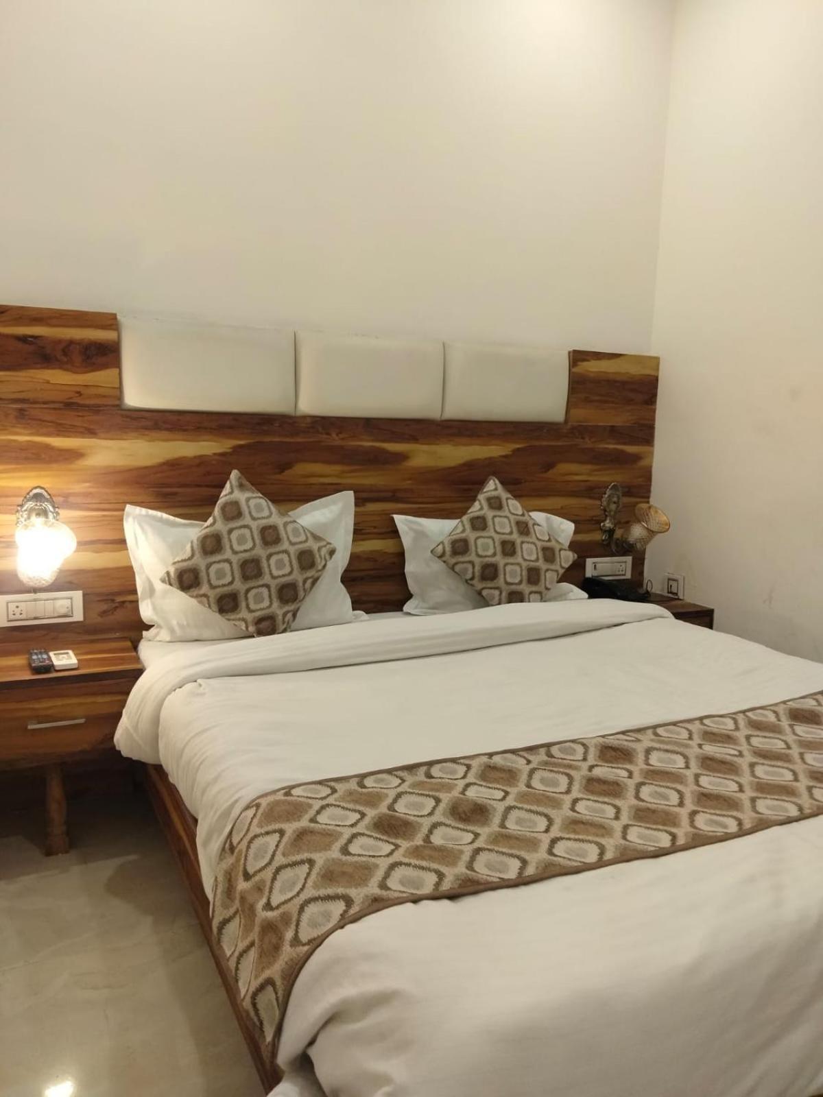 Hotel D Plaza Zirakpur Dış mekan fotoğraf