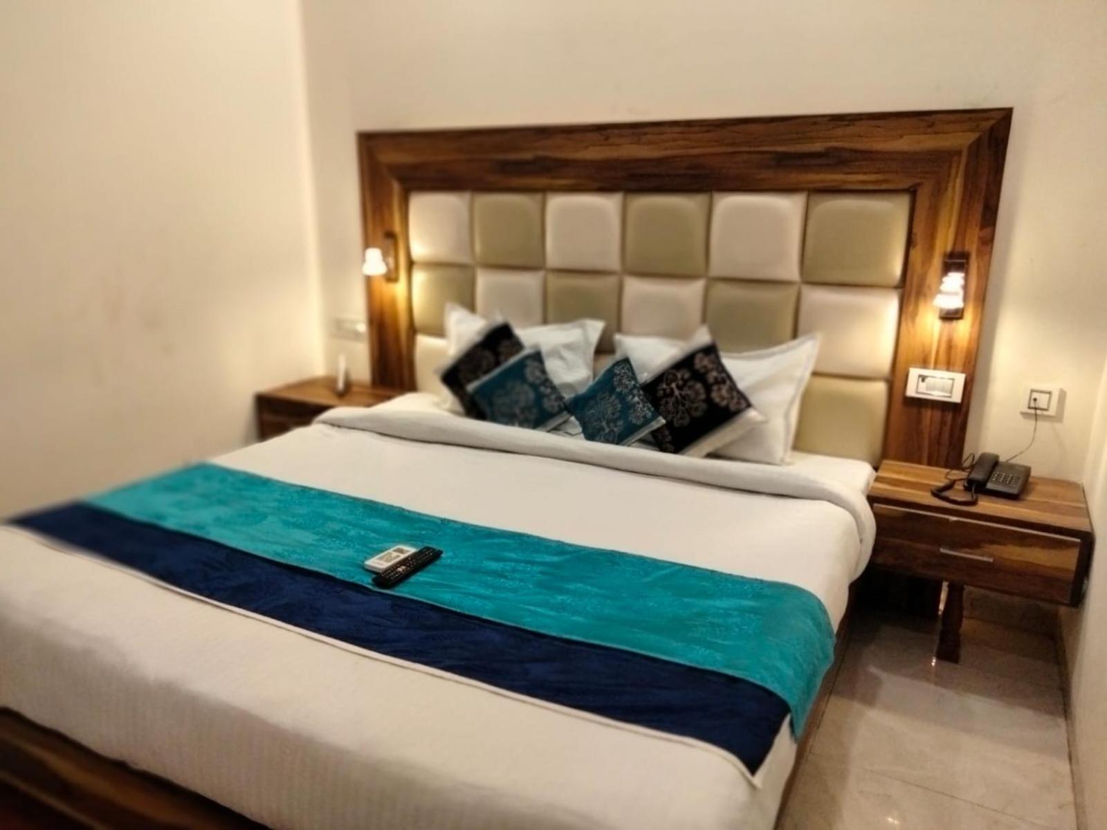 Hotel D Plaza Zirakpur Dış mekan fotoğraf