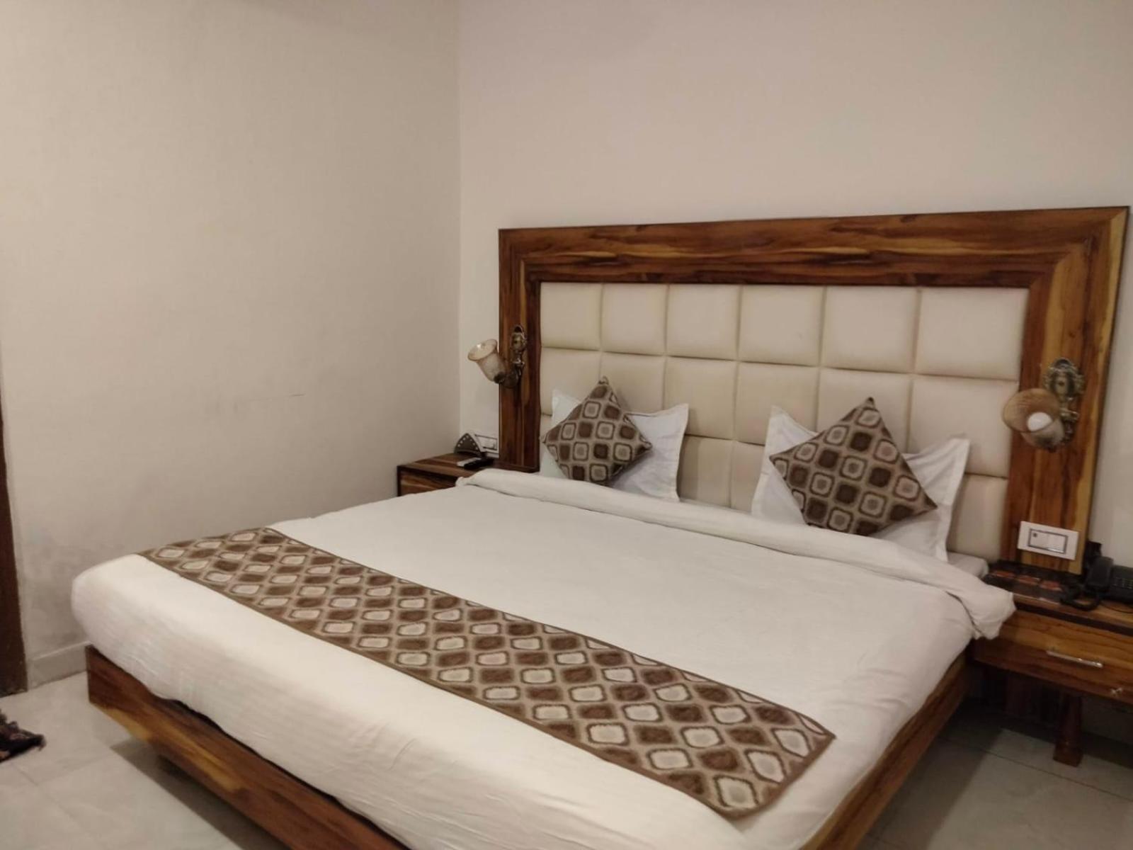 Hotel D Plaza Zirakpur Dış mekan fotoğraf