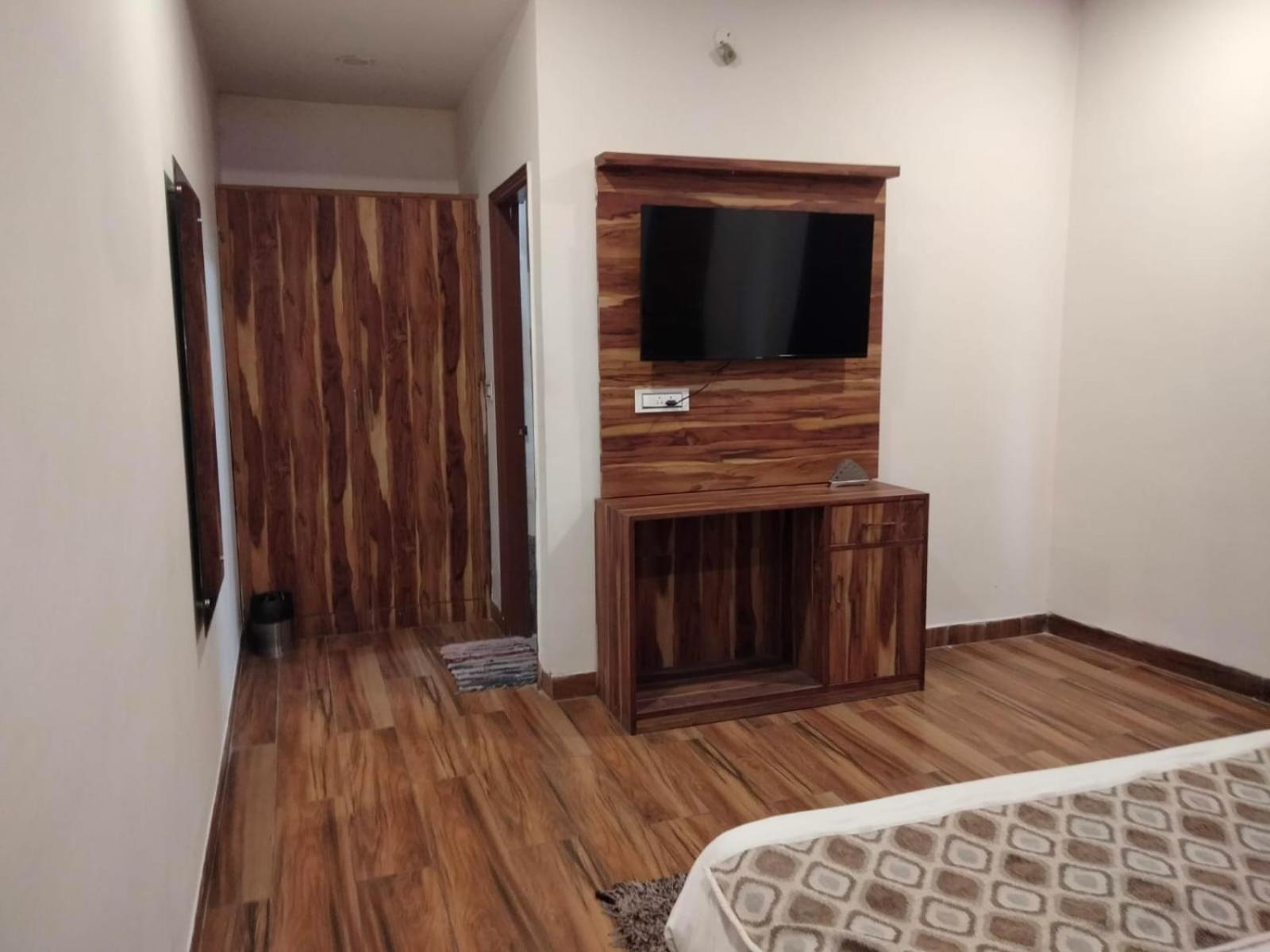 Hotel D Plaza Zirakpur Dış mekan fotoğraf