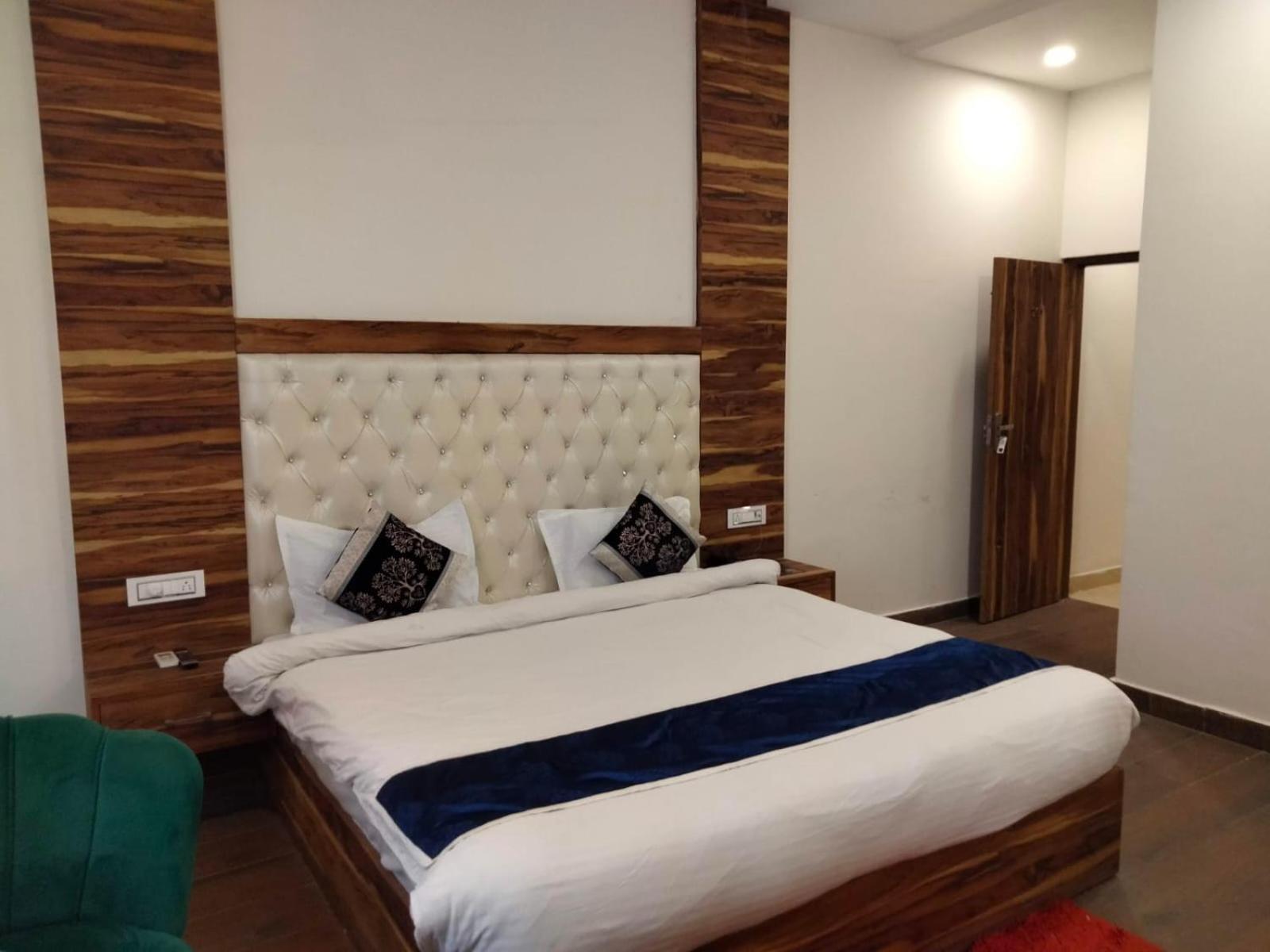Hotel D Plaza Zirakpur Dış mekan fotoğraf