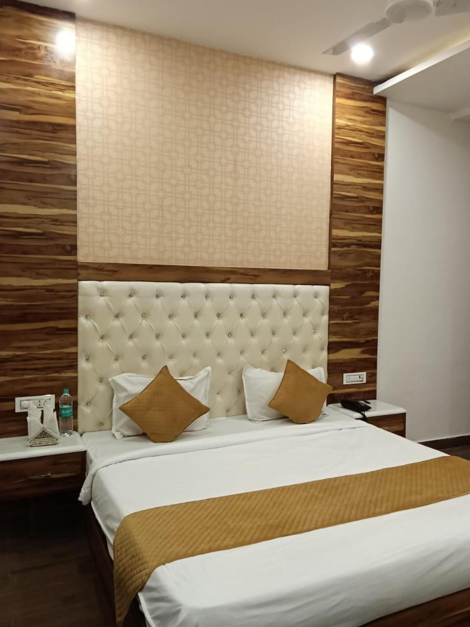 Hotel D Plaza Zirakpur Dış mekan fotoğraf
