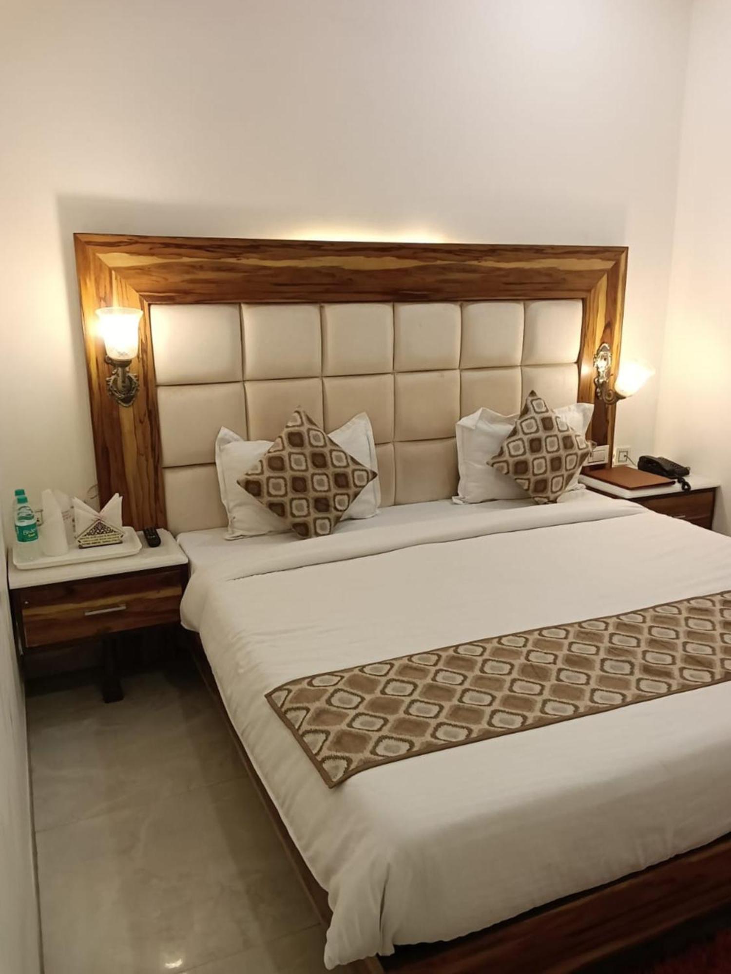 Hotel D Plaza Zirakpur Dış mekan fotoğraf