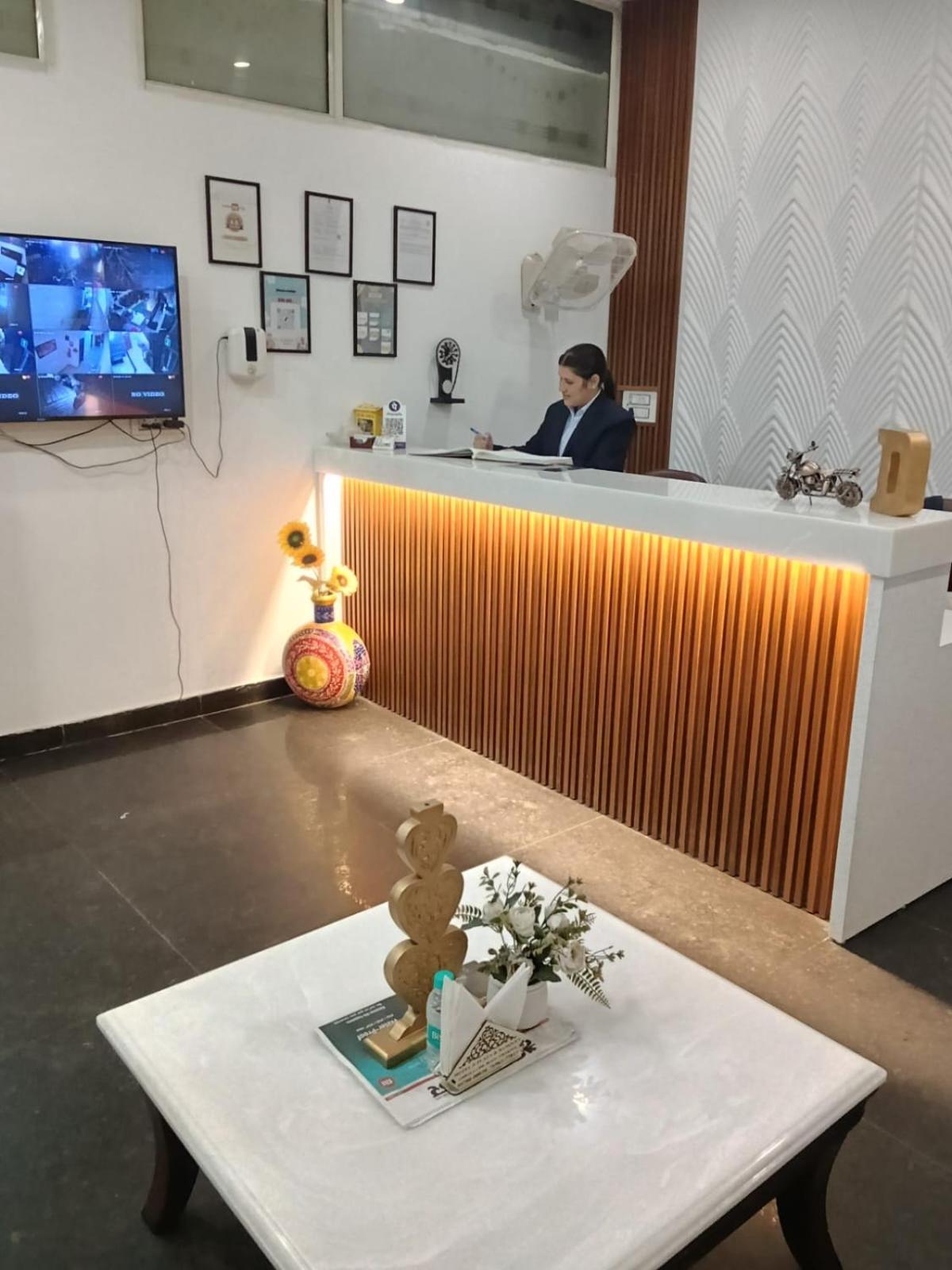 Hotel D Plaza Zirakpur Dış mekan fotoğraf
