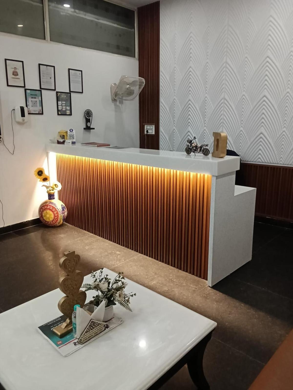 Hotel D Plaza Zirakpur Dış mekan fotoğraf