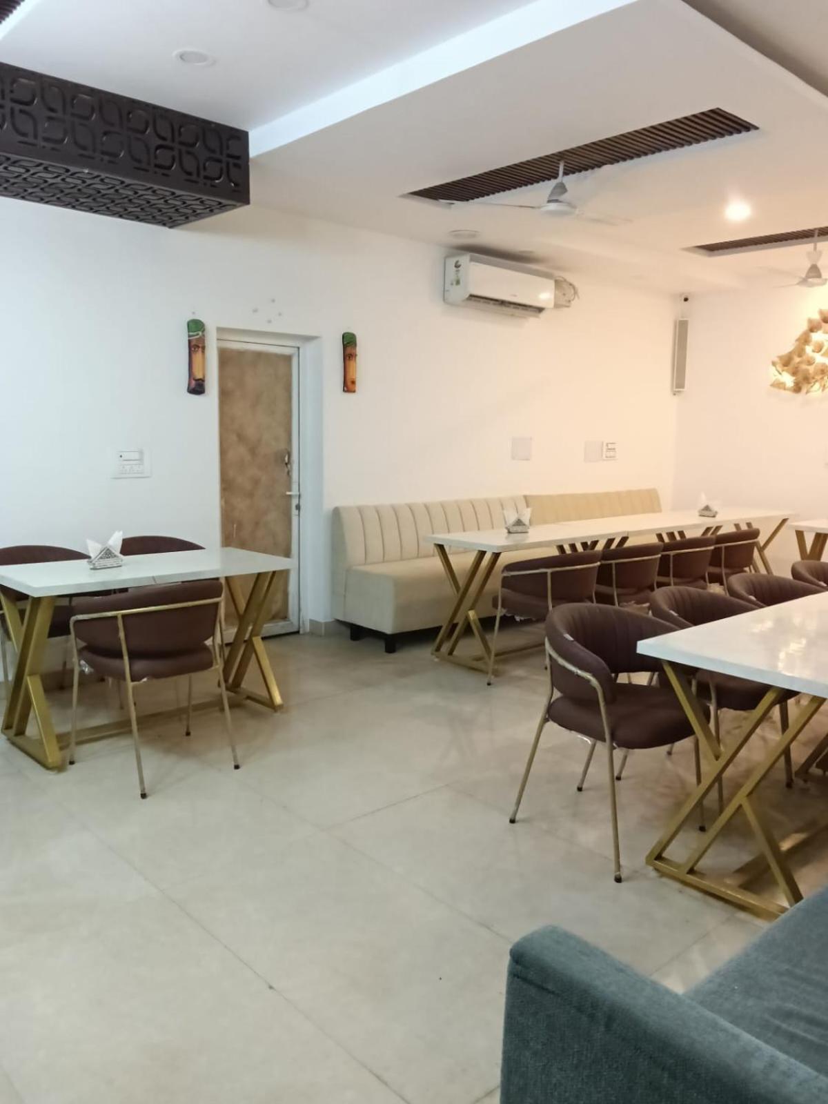 Hotel D Plaza Zirakpur Dış mekan fotoğraf